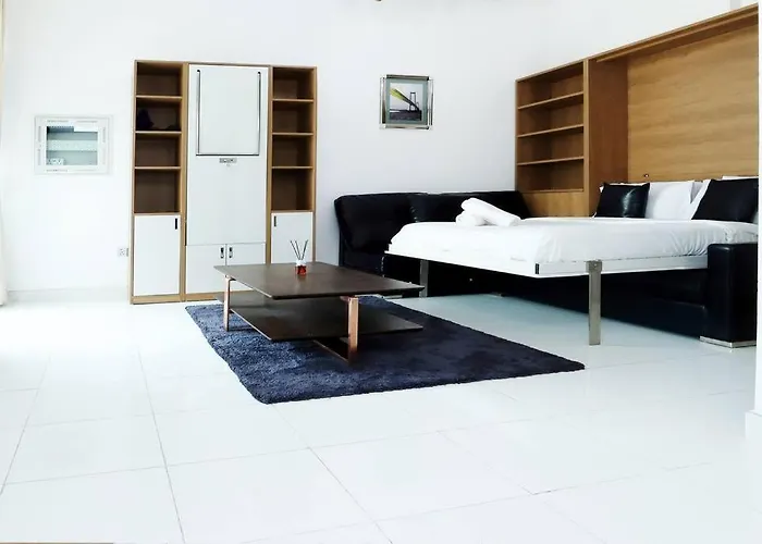 Brown Stone Holiday Homes Glamz