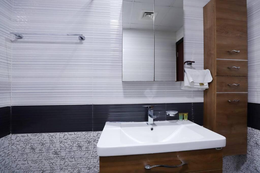Brown Stone Homes Glamz *